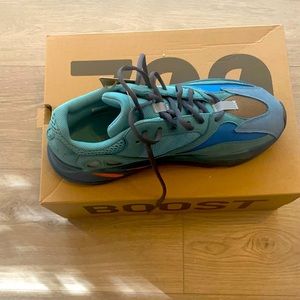 Brand New Authentic YEEZY BOOST 700 Fade Azure Size 10